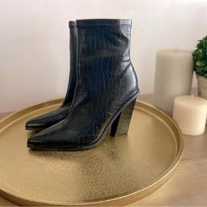 PrettyLittleThing Size 9 Black Faux Leather Heeled Bootie